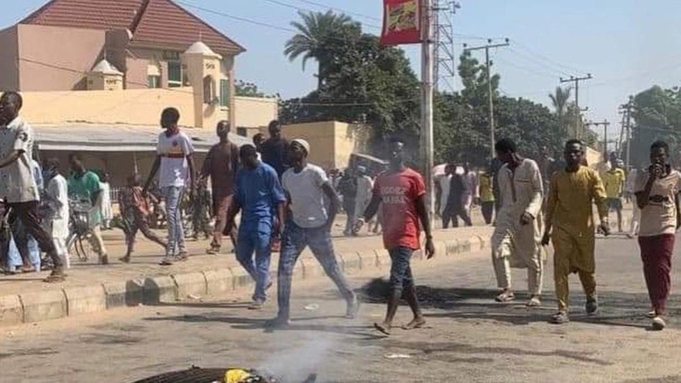 EndSARS: Police, Hoodlums Clash In Benin-City
